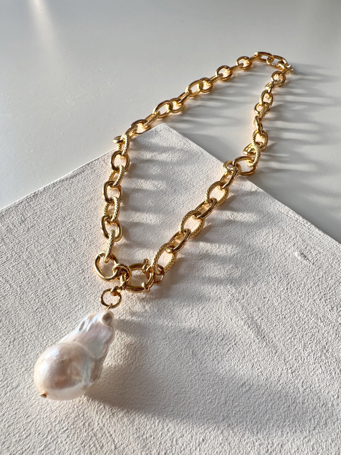large natural pearl
chunky gold chain
large pearl necklace
classy elegant style
fashion trendy
anniversary wife
birthday gift woman
valentines gift
stylish fashionista
gold statement chain
pearl pendant chain
business attire
classic contemporary