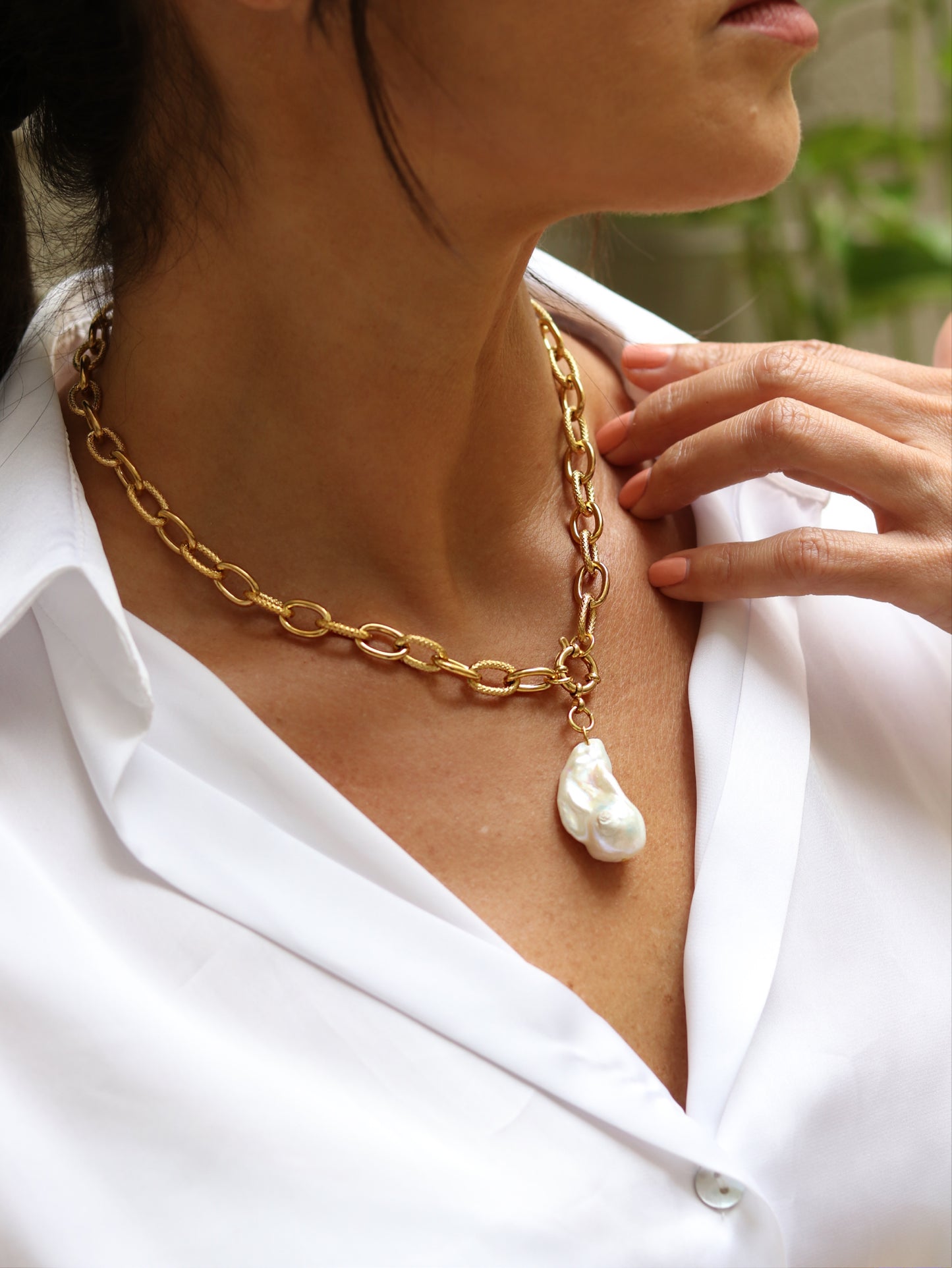 large natural pearl
chunky gold chain
large pearl necklace
classy elegant style
fashion trendy
anniversary wife
birthday gift woman
valentines gift
stylish fashionista
gold statement chain
pearl pendant chain
business attire
classic contemporary