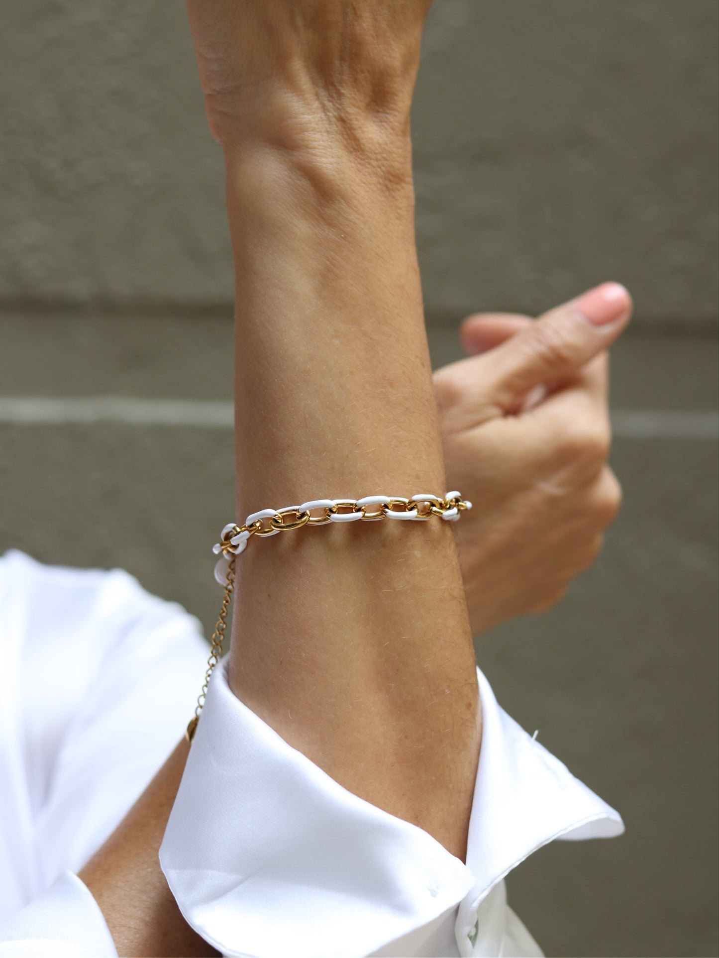 chunky gold chain
classy elegant style
fashion trendy
anniversary wife
birthday gift woman
valentines gift
stylish fashionista
gold statement chain
business attire
classic contemporary
love charm pendant
white enamel chain
gift for mom bday