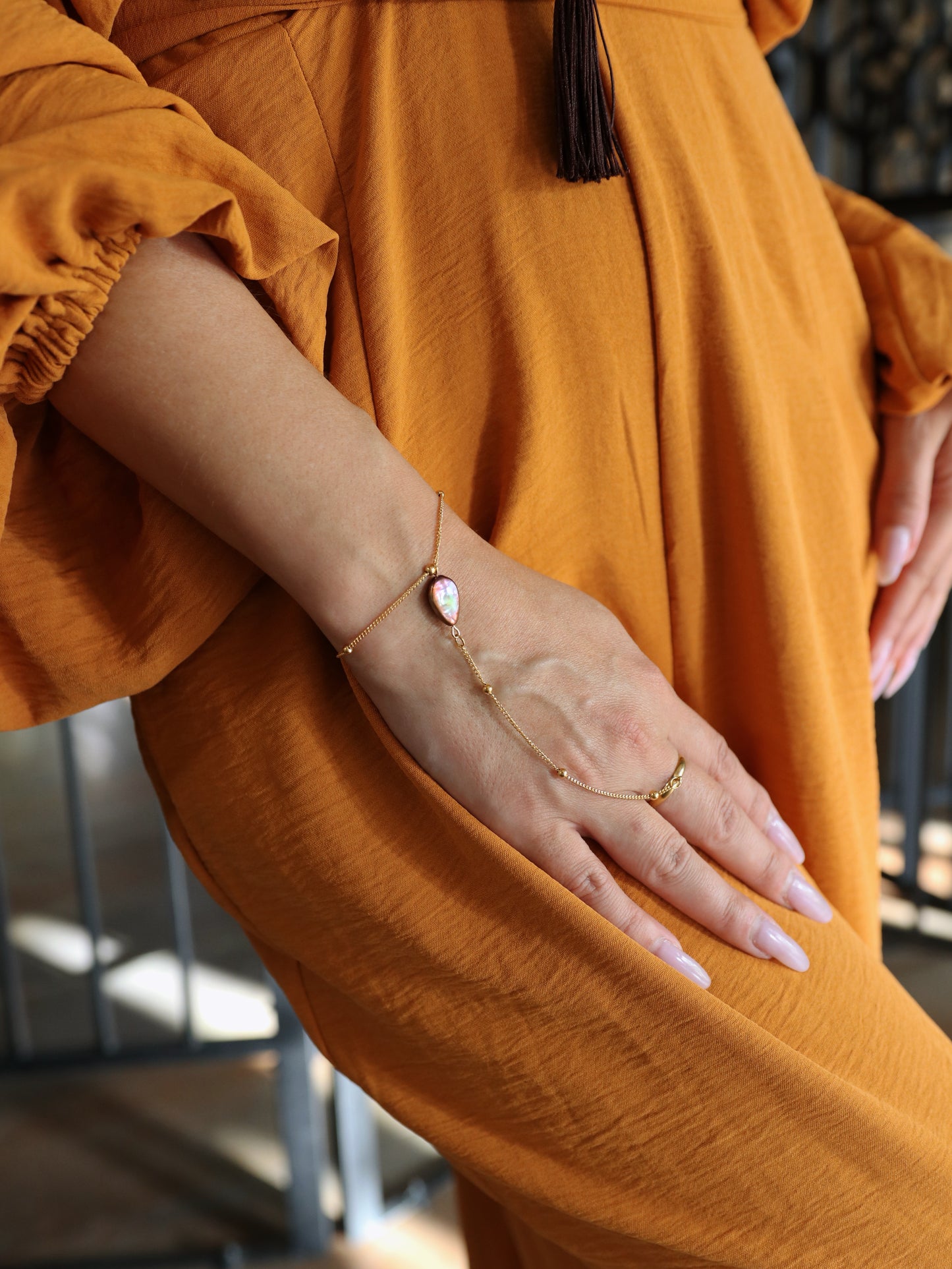 Rocio Teardrop Pearl Hand Chain Bracelet