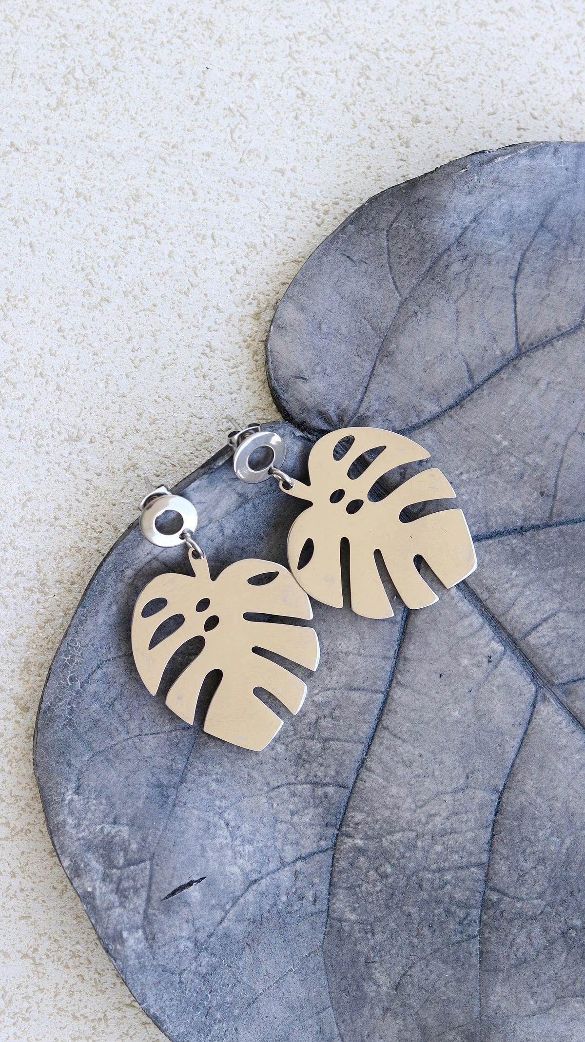 Stainless steel monstera deliciosa earrings hypoallergenic
