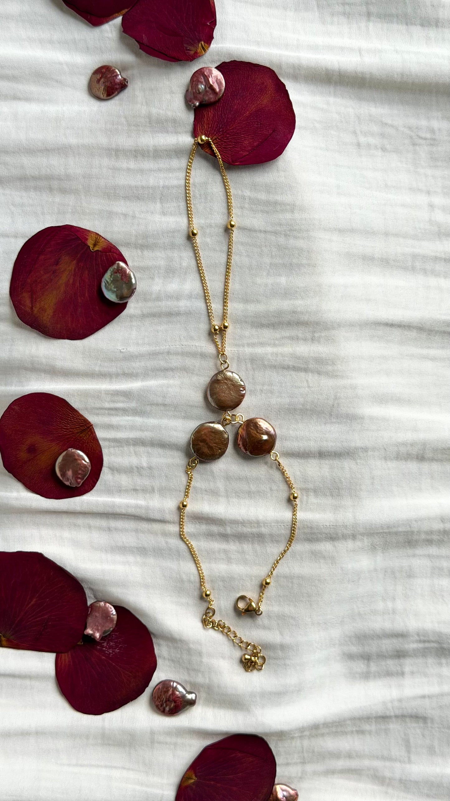 Mano de Luna- Pearl Coin Hand Chain Bracelet