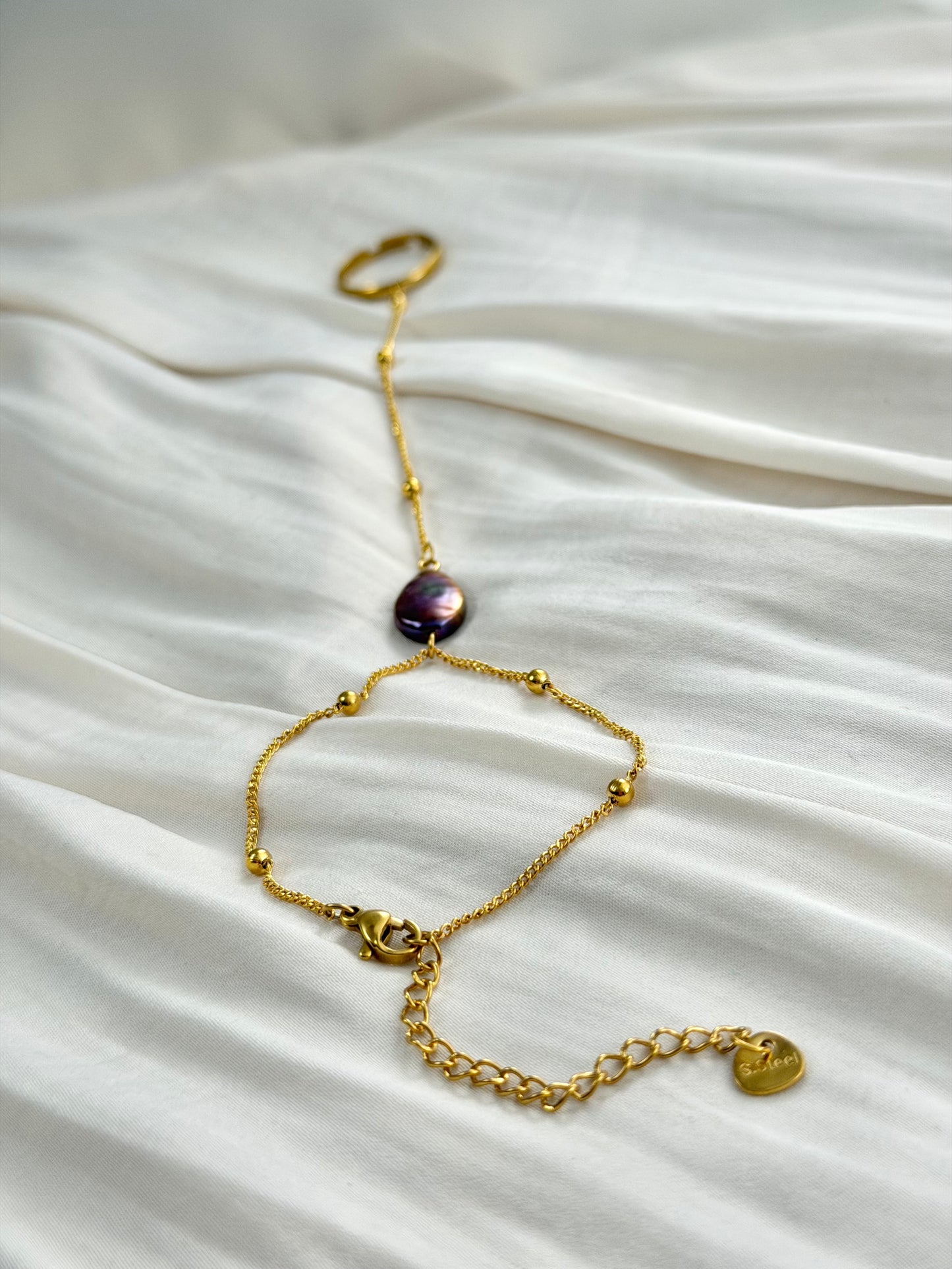 Rocio Teardrop Pearl Hand Chain Bracelet
