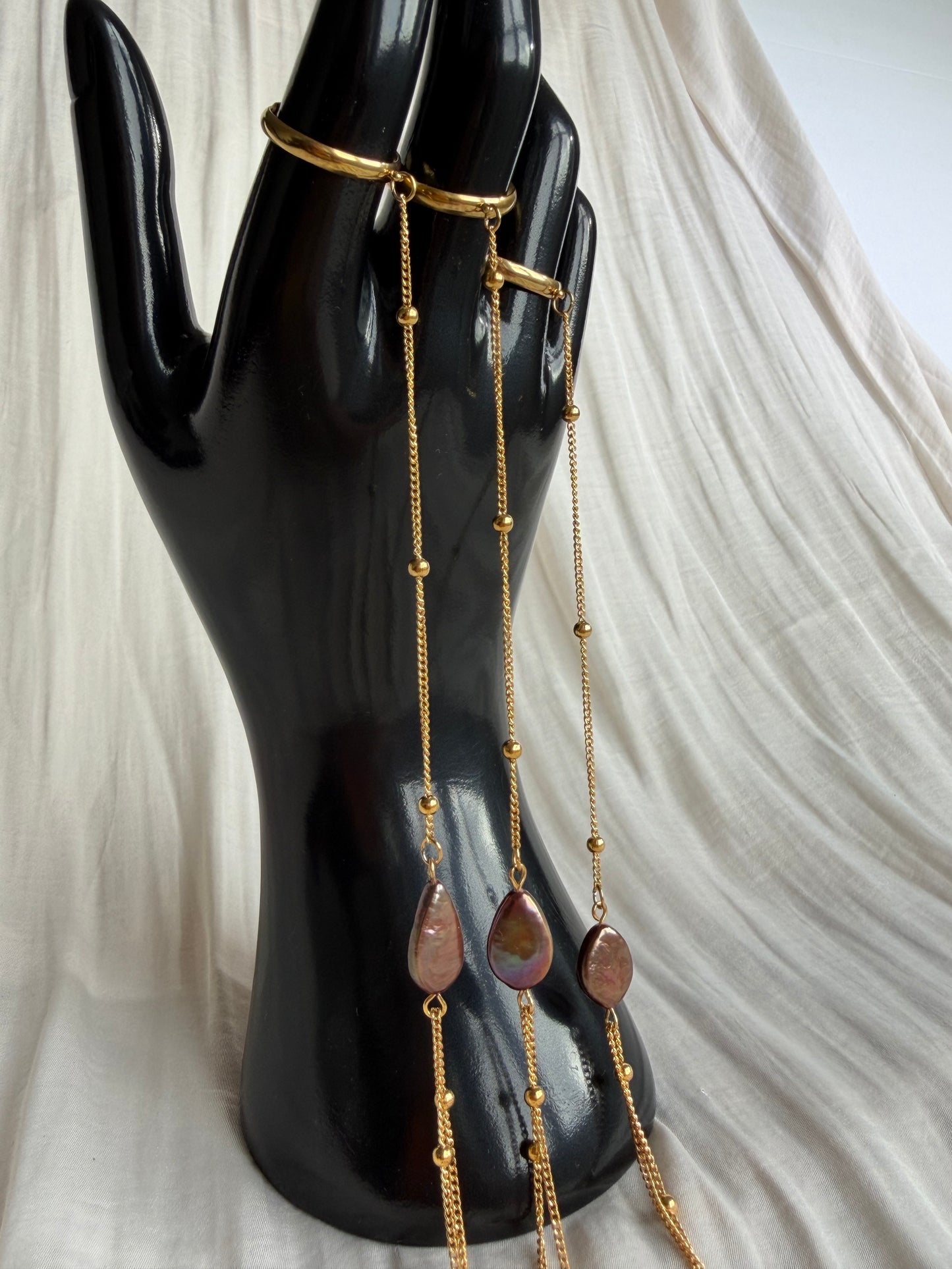 Rocio Teardrop Pearl Hand Chain Bracelet